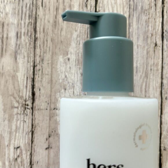 Hers Hydrating Cleanser Clear Waters PH Balanced Green Tea Extract 6.8 oz NEW - Picture 2 of 7
